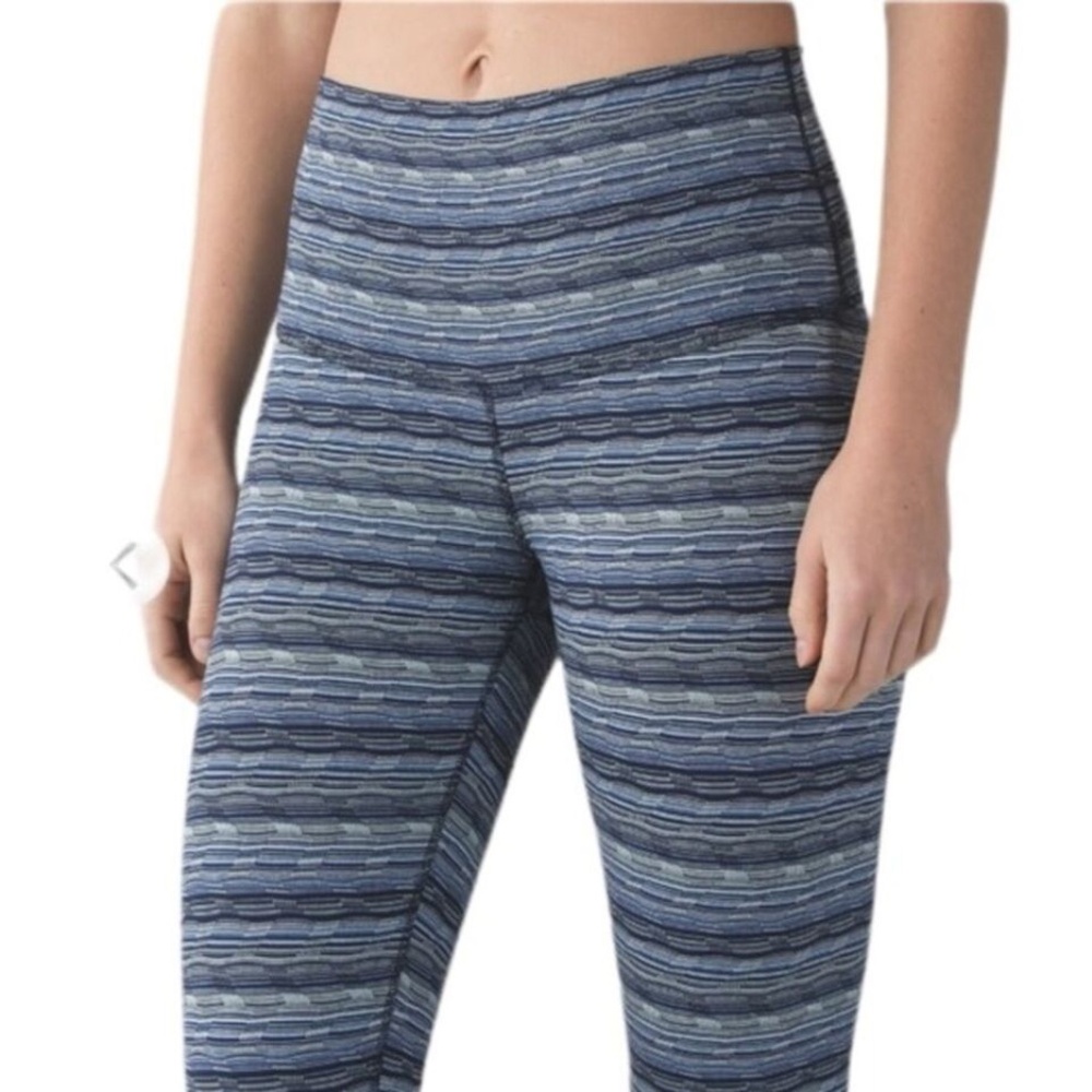 Lululemon Wunder Under Crop III Space Dye Twist Striped Blue Leggings Size 8